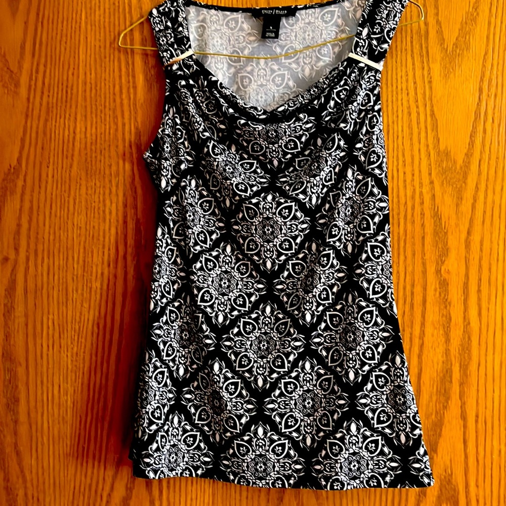 White House Black Market woman’s top